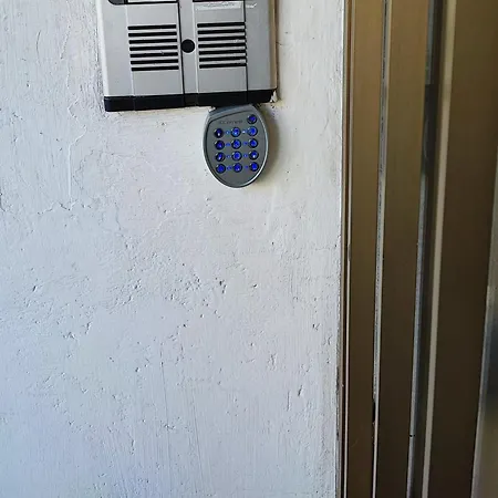 A&c White Diamond Con Larga Terrazza Di 50 Mq Sul Mare * אנזיו