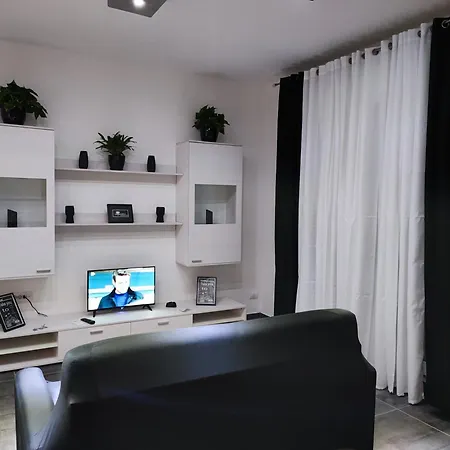 דירה A&c White Diamond Con Larga Terrazza Di 50 Mq Sul Mare אנזיו