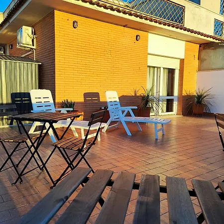 A&c White Diamond Con Larga Terrazza Di 50 Mq Sul Mare אנזיו