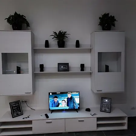 A&c White Diamond Con Larga Terrazza Di 50 Mq Sul Mare דירה אנזיו