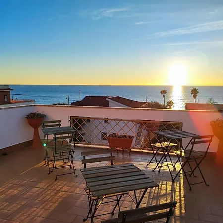 A&c White Diamond Con Larga Terrazza Di 50 Mq Sul Mare